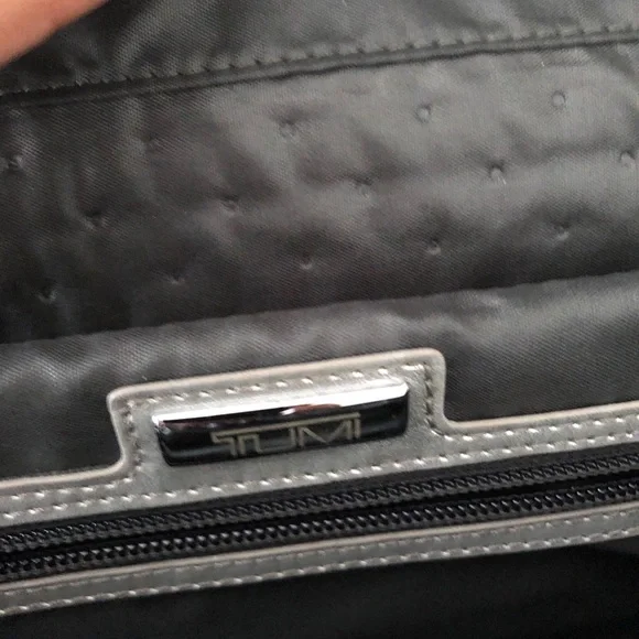 NWOTs tumi LXT Imagination messenger bag